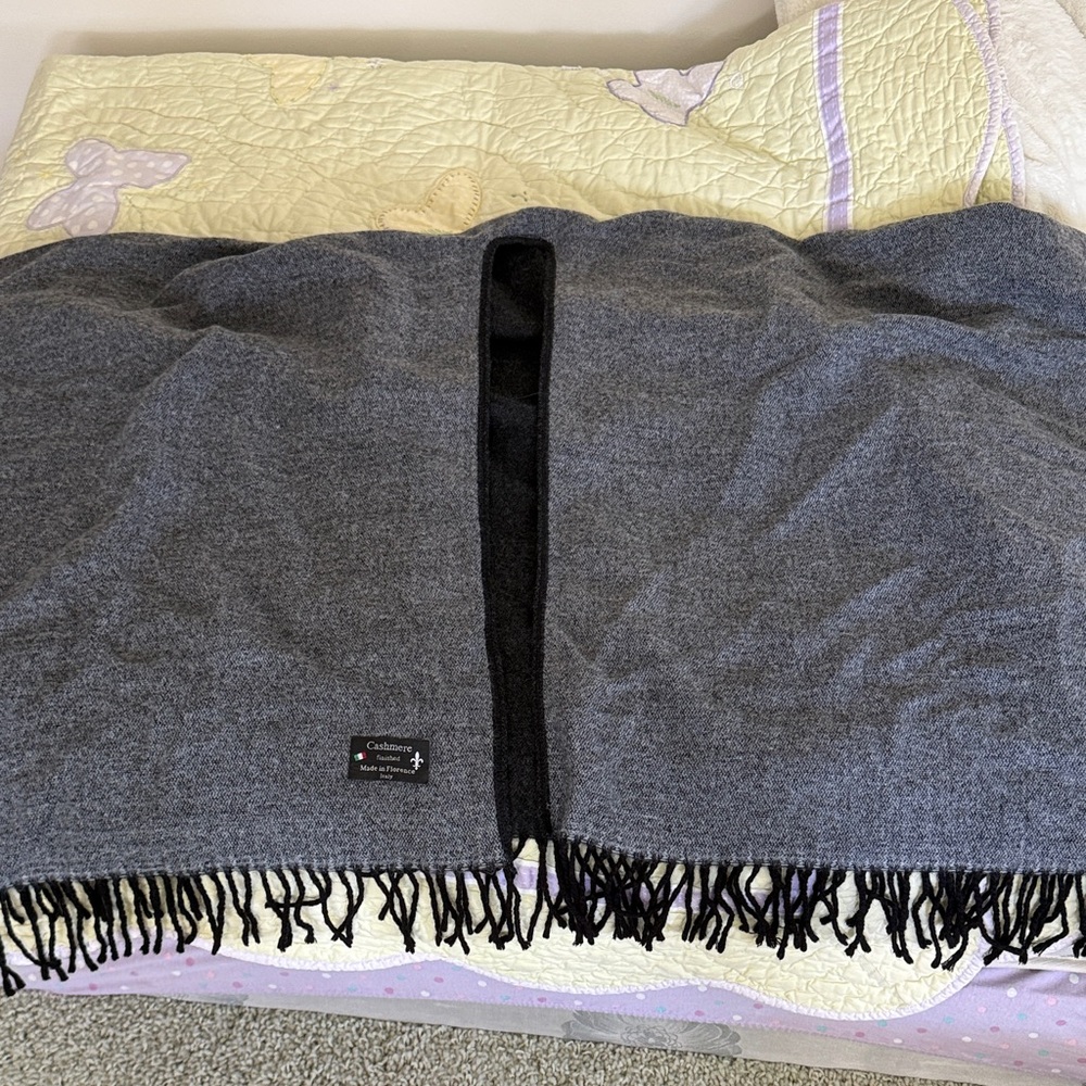 Cashmere finished sweater cape